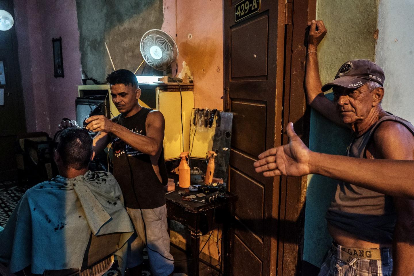 Cuba Kuba Trinidad barbershop hairdresser fryzjer 
