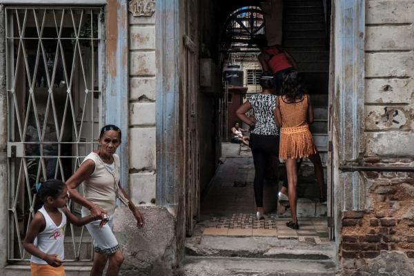 Cuba Kuba Havana Hawana women kobiety old city stare miasto